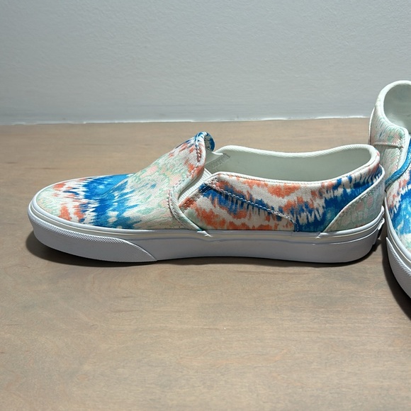 Vans - Picture 3 of 5